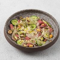Салат с низкотемпературным ростбифом в Pasta Uno