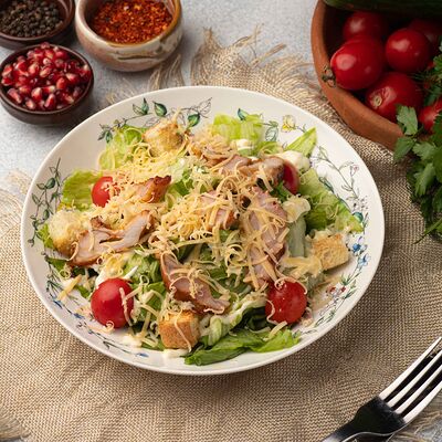Цезарь с курицей в Кафе Tabla по цене 570 ₽