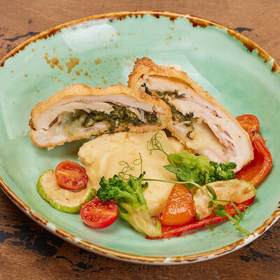 Рулет из куриной грудки по-итальянски в Papa Carlo по цене 470 ₽