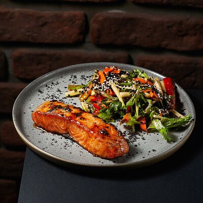 Стейк из лосося с соусом бонза в Encore Ervier по цене 990 ₽