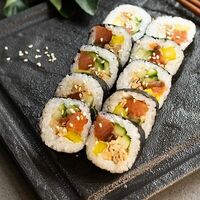 Корейские роллы Кимпаб с лососем в Волшебные роллы