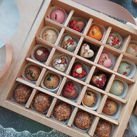 Большой подарочный набор Ассорти ручной работы в крафтовой упаковке в Choco.cake.hand