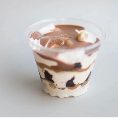 Десерт Трайфл Сникерс в Круассан Дорэ по цене 335 ₽