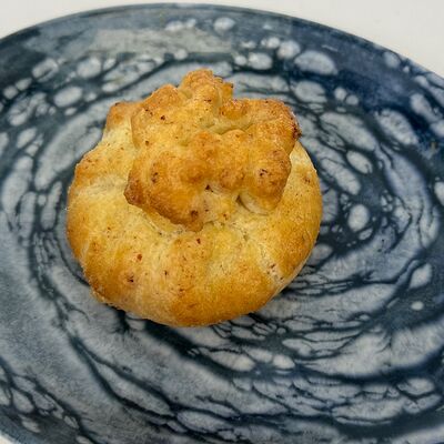 Пирожок творожный с курагой в Ля Галетт по цене 150 ₽