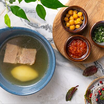 Консоме из телячьей грудинки с нутом в Мясо & Рыба по цене 590 ₽