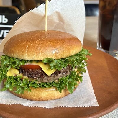 Бургер с говядиной в Баррель по цене 924 ₽