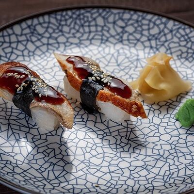 Нигири Угорь в Эбби Noodles & Sushi Bar по цене 440 ₽