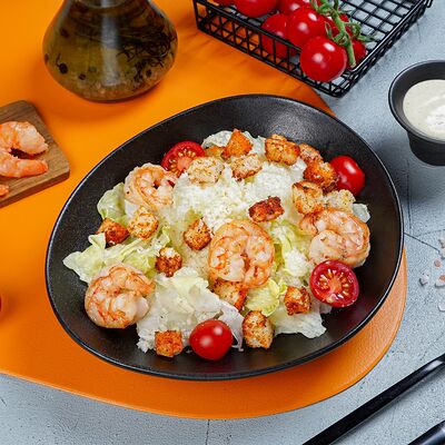 Цезарь с креветками в Оу май паста по цене 550 ₽