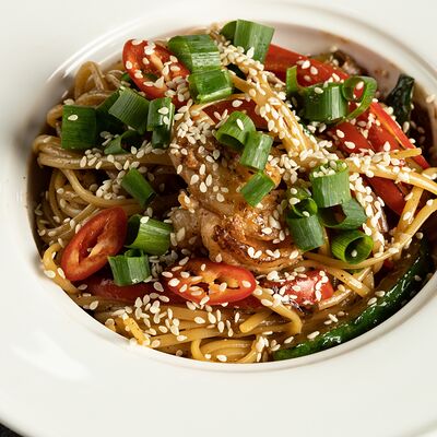 Паста в азиатском стиле с креветкой в Пицца и Паста по цене 875 ₽