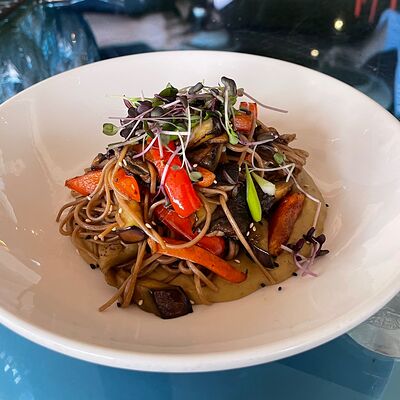 Гречневая соба с овощами и грибной икрой в Эник Беник по цене 390 ₽