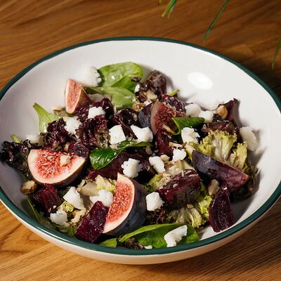 С печеной свеклой и козьим сыром в Cream Soda по цене 690 ₽