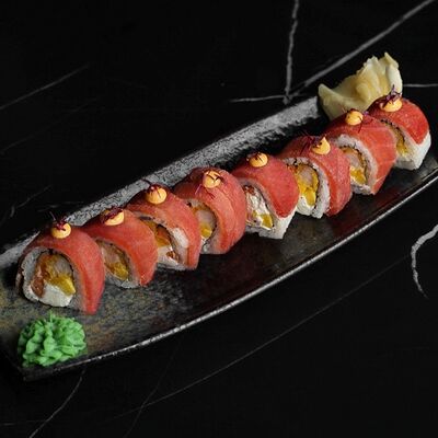 Авторский ролл с креветкой в кляре и манго в Nest по цене 790 ₽