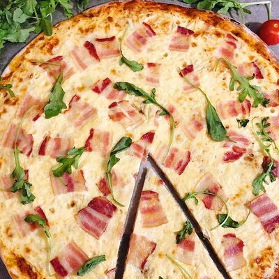 Пицца Карбонара на тонком тесте в Хомячок по цене 1200 ₽