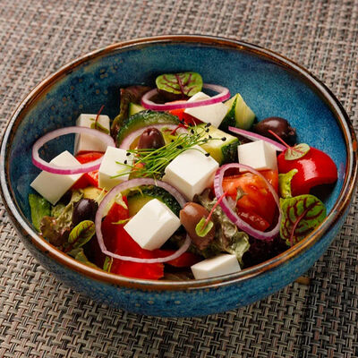 Салат Греческий в YUMMY по цене 580 ₽