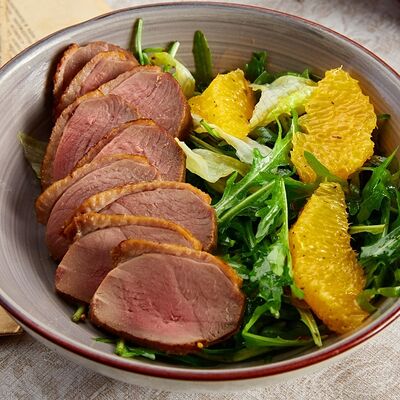 Салат с уткой в ЕрмолаевЪ Охота и Рыбалка по цене 540 ₽