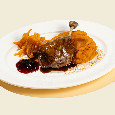 Утиная ножка конфи с тыквенной подушкой и цедрой мандарина в Сицилия по цене 1495 ₽