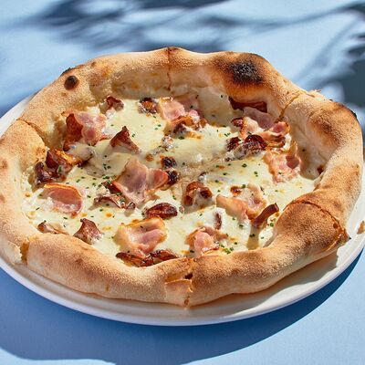 Пицца карбонара с лисичками в Итальянское бистро Figata по цене 1020 ₽