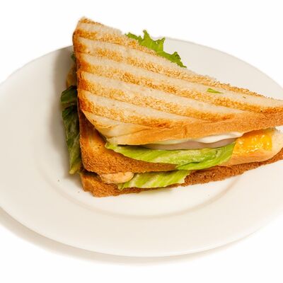 Клаб-сэндвич с ветчиной и запеченной курицей в Абсолют по цене 300 ₽