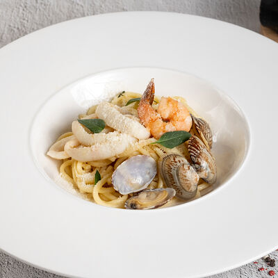 Паста Спагетти с морепродуктами в Bon Bon по цене 689 ₽