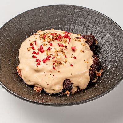 Сметанник с шоколадным брауни в Гарда бар по цене 650 ₽