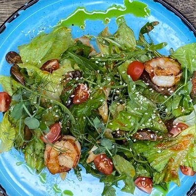 Салат с Шиитаке и морепродуктами в Oysters по цене 520 ₽