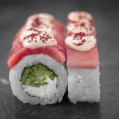 Ролл с тунцом и соусом айоли в Хочука по цене 820 ₽