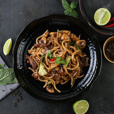 Острая лапша удон с говядиной Д в Hungry Dragon по цене 650 ₽