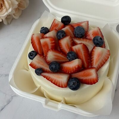 Бенто-торт с ягодами в Кондитерская КонфеткаПитер по цене 2300 ₽