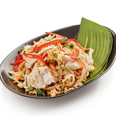 Пшеничная лапша, жаренная с овощами и курицей в Тайские рисоварни Soi7 по цене 490 ₽