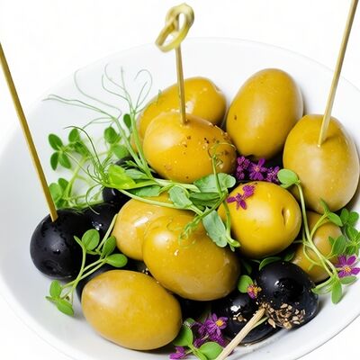 Ассорти итальянских оливок в PlutuS Resto Club по цене 320 ₽