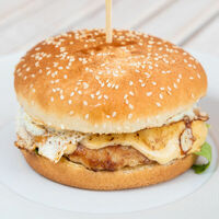 Бургер с куриной котлетой в Бар Соль