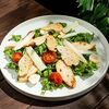Фирменный салат Цезарь с курицей в Грин по цене 520