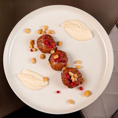 Котлеты из утки с пюре из корня сельдерея и груши в Бибирево по цене 850 ₽