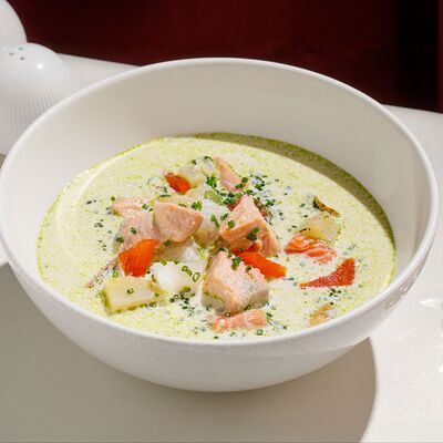 Сливочная уха с лососем и треской в Cristal по цене 950 ₽