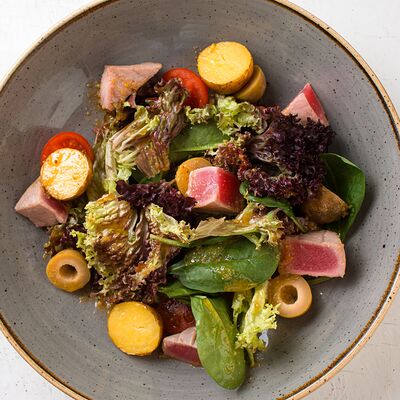 Салат с обожжённым тунцом в Березка по цене 29 р.