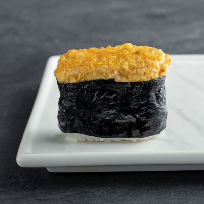 Суши запеченные Спайси куриное филе в CRAZY SUSHI по цене 199 ₽