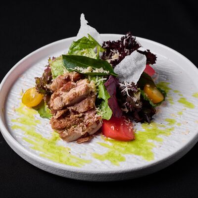 Салат с обжаренной курицей в Эндорфин по цене 740 ₽