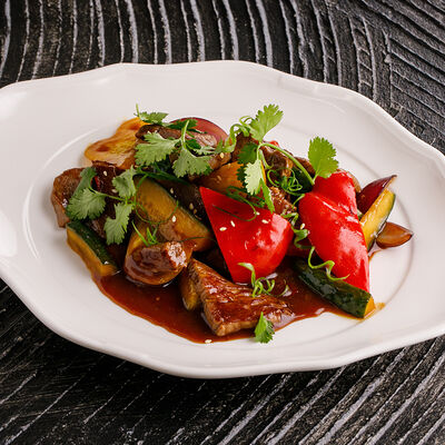 Говядина по-кантонски в Ginza по цене 1990 ₽