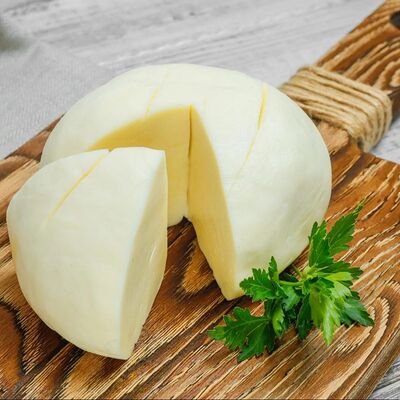 Сулугуни сыр фермерский в Зелёный Домик по цене 300 ₽