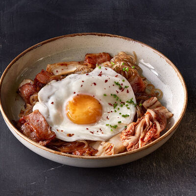 Бататная лапша со свининой и яйцом в Шикари по цене 435