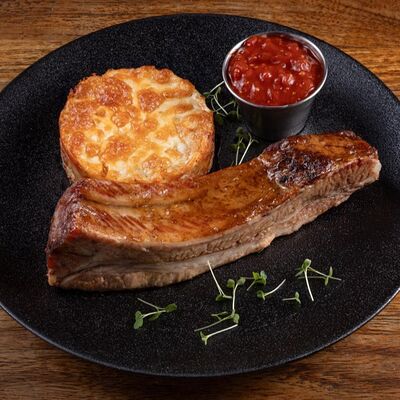 Запеченный cвинoй бок в Cernovar по цене 825 ₽