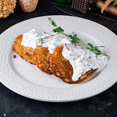 Драники с соусом из лисичек в ШКВАРКИ по цене 15 р.