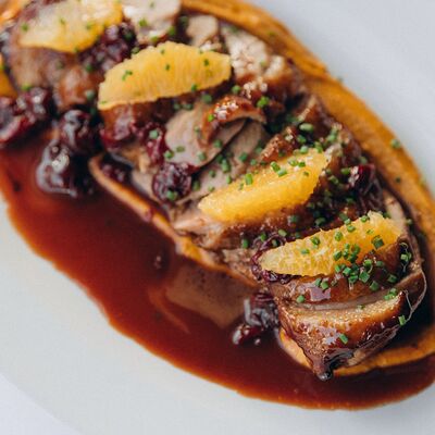 Утиная грудка с морковным кремом и вишневым демигласом в Sava по цене 1190 ₽