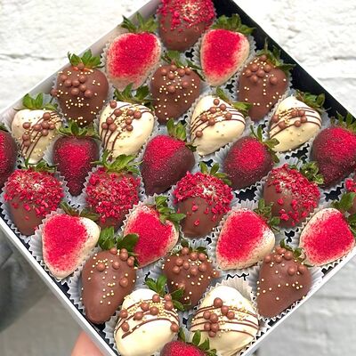 Клубника в шоколаде Romantic Evening L в Verria Chocolate - клубника в шоколаде по цене 4190 ₽