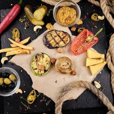 Шаурма с овощами на гриле в Duner на углях по цене 470 ₽