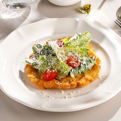 Куриный шницель с ромейном в Кукумбер по цене 750 ₽