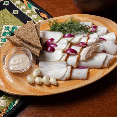 Ароматное деревенское сало в Пхали по цене 770 ₽