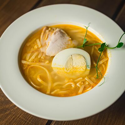 Куриный суп в Harat's Irish Pub по цене 260 ₽