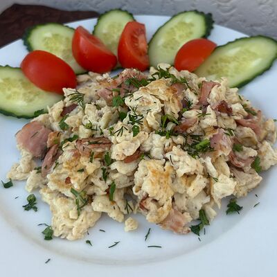 Скрембл с беконом и овощамив Собрание по цене 250 ₽