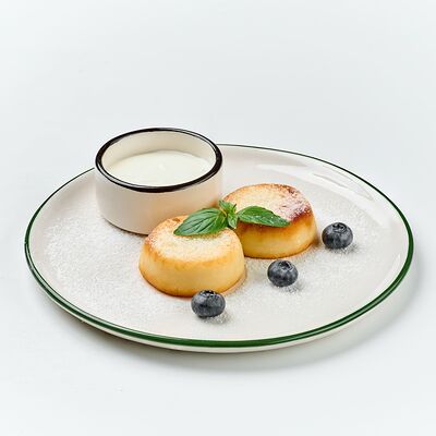 Сырники с ягодой в 7:35 Заря & KitaEast по цене 330 ₽